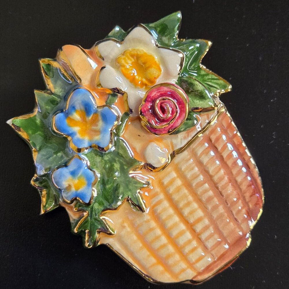 VTG Brooch Hand Painted Ceramic‎ Floral Basket Cottage Granny Iridescent Gloss